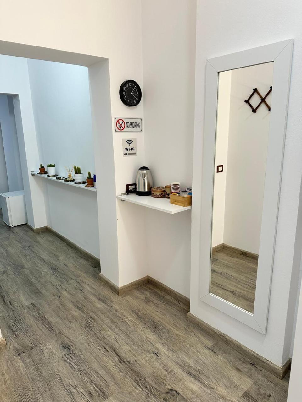 Hostel Leon ベラト エクステリア 写真